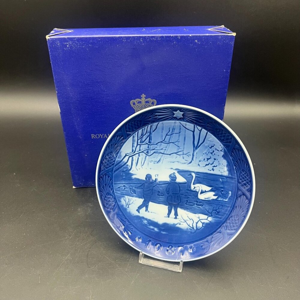 Royal Copenhagen 1987 Christmas Plate with Box